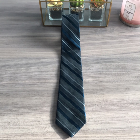 Brand New! 100% Silk Tie Calvin Klein Blue and Black Stripes - Picture 3 of 6